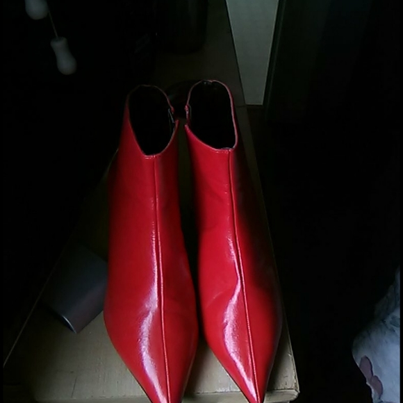 Shoes - Picture 1 of 3